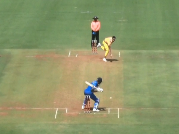 शिवम को जड़ा छक्का