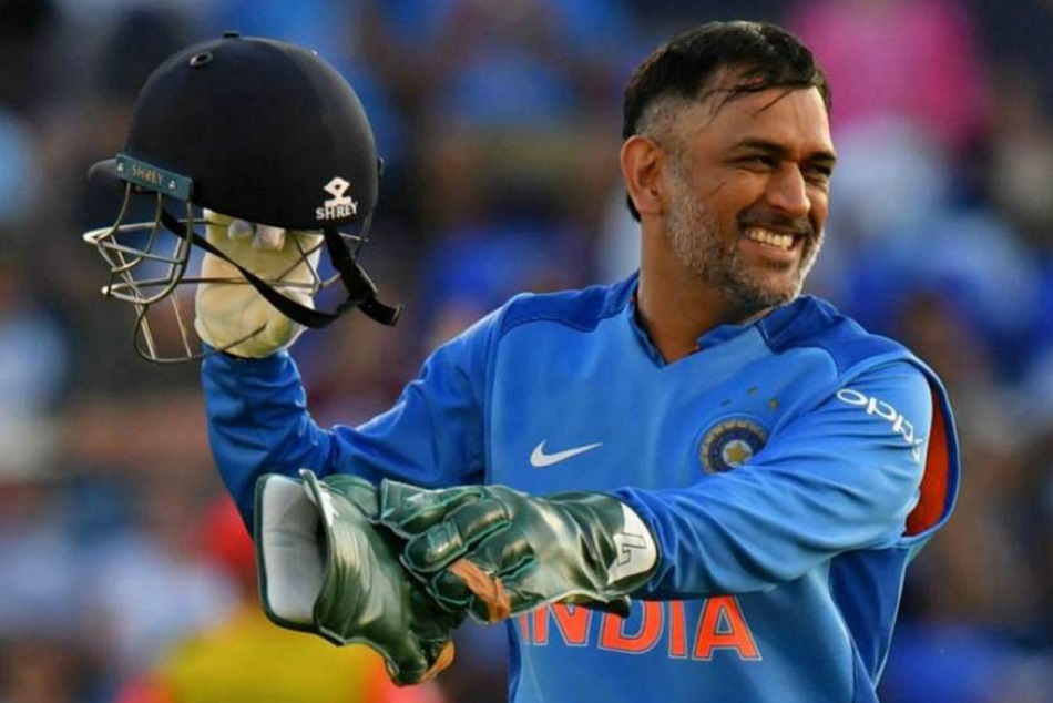 BCCI ने शेयर की धोनी की पुरानी फोटो, फैन बोला- किसी हीरो से कम है क्या