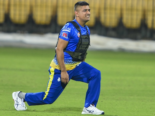 रैना ने ऐसे किया धोनी का स्वागत