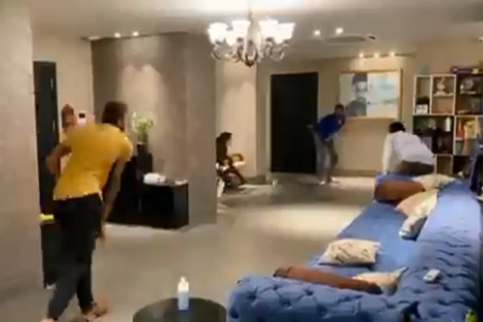 पांड्या ब्रदर्स ने घर में ही शुरू कर दिया क्रिकेट खेलना, शेयर किया वीडियो