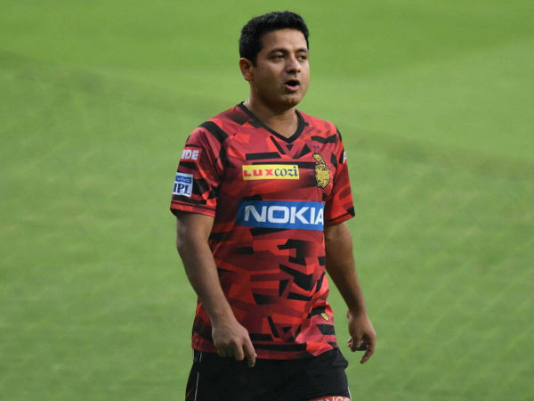 पीयूष चावला ने गेंदबाजी छोड़ बल्लेबाजी में आजमाया हाथ