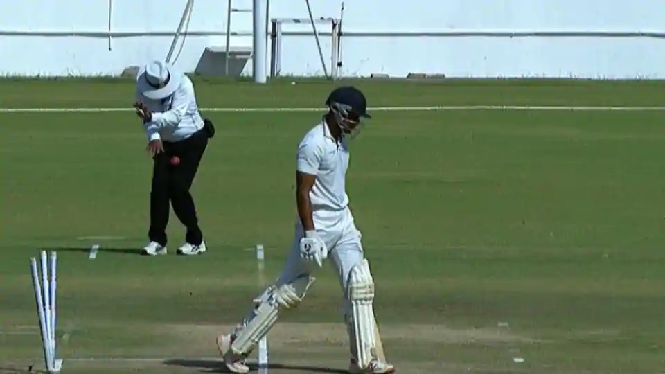 Ranji Trophy के इतिहास में पहली बार एक ही अंपायर ने दोनों छोरों से की अंपायरिंग, जानें क्यों