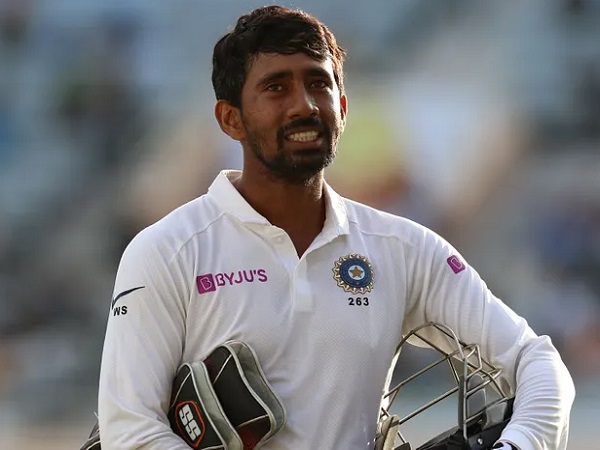 5. रिद्धिमान साहा को बाहर बैठाना