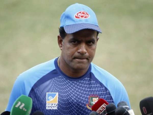 IPL में खेल चुके हैं कोहली के साथ 