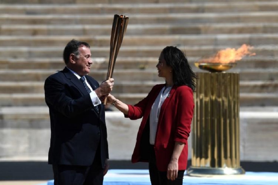 ग्रीस से टोक्यो पहुंची ओलंपिक मशाल, दर्शकों के बगैर बंद दरवाजों में आयोजित हुआ कार्यक्रम