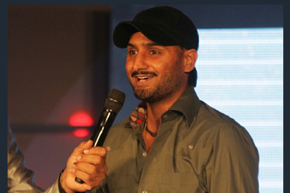 'मोदी की लीडरशिप पर गर्व'- हरभजन ने की 9 मिनट के लिए लाइट ऑफ करने की अपील