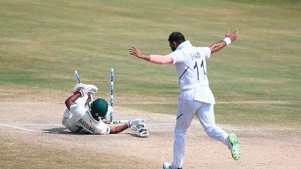 रिवर्स स्विंग शमी का मुख्य हथियार है-