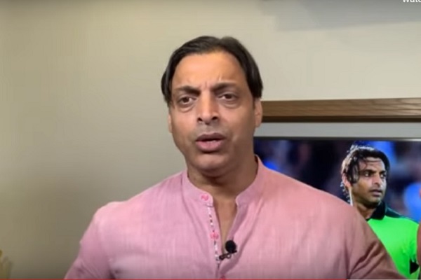 पहले गेंद से और अब बातों से मचाते हैं सनसनी-