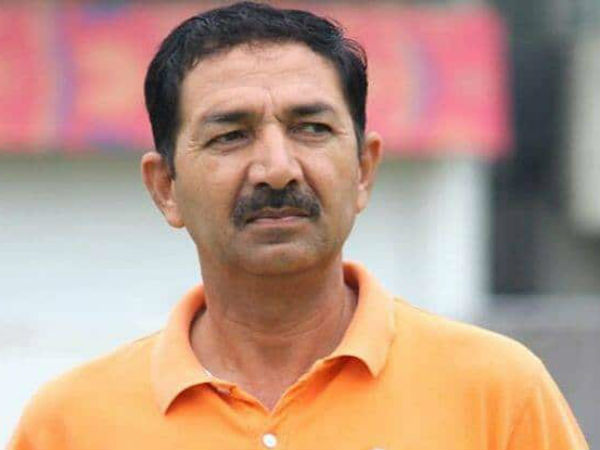 पिछले एक साल से खराब हैं मोबाइल नेटवर्क