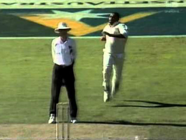 दूसरे मैच में भी महंगे साबित हुए थॉम्पसन