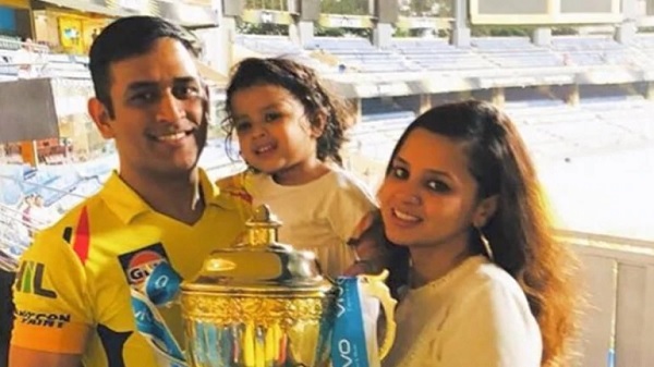 धोनी के संन्यास पर ट्रेंडिग होने से साक्षी को आया गुस्सा-