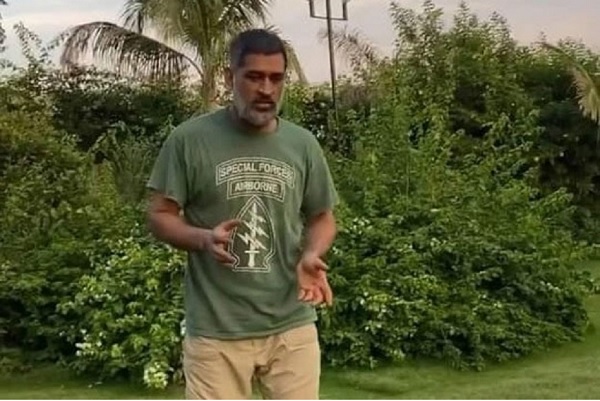 'धोनी अभी इतना बूढ़ा नहीं हुआ'