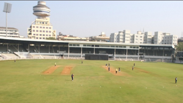 तीन दशक तक मुंबई में खेले शेख-