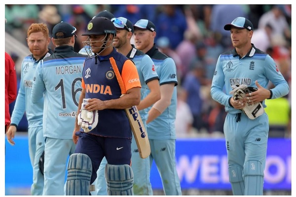 धोनी ने एक बार फिर खुद कुछ नहीं बोला-