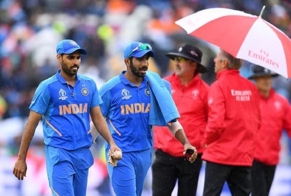 गेंदबाजी में चुनी ये टीम-