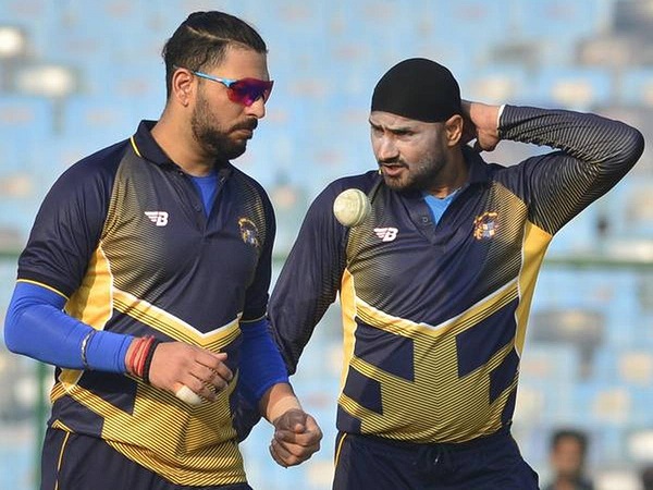 हरभजन-युवी को बताया मजबूर