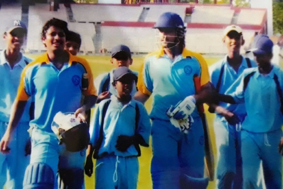 धोनी के करीबी दोस्त का 'माही' के संन्यास पर खुलासा, जानें कब तक खेलेंगे क्रिकेट