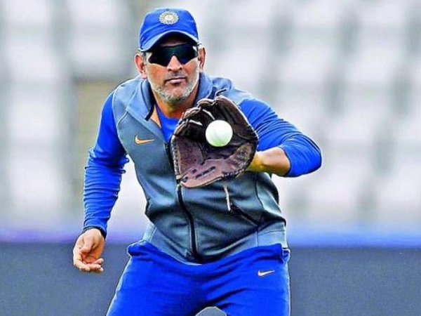 सबसे ताकतवर हैं धोनी