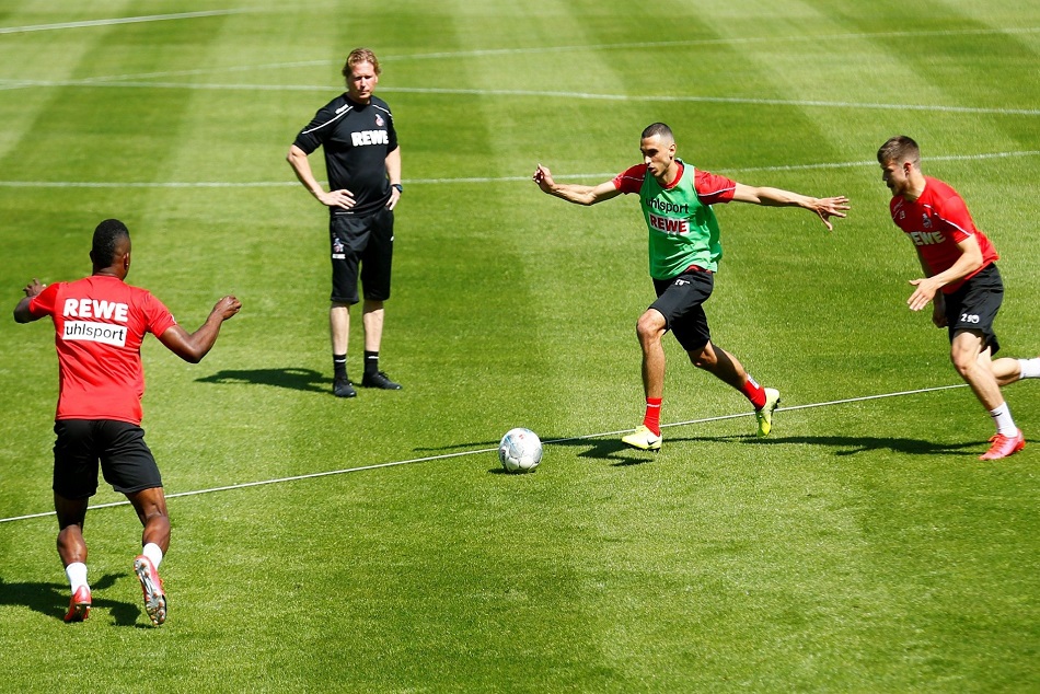 जर्मन फुटबॉल लीग पिच पर लाैटी, कोच ब्रूनो ने कहा- अंधेरे में तीर चलाने जैसा है