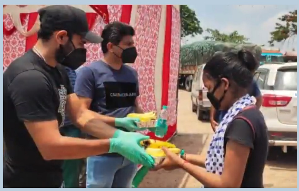 प्रवासी मजदूरों को खाना खिलाने के लिए शमी ने अपने घर के पास लगाए फूड स्टाल- VIDEO