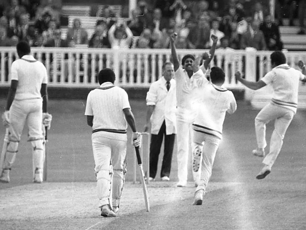 विव के आउट होते ही लड़खड़ाई विंडीज टीम