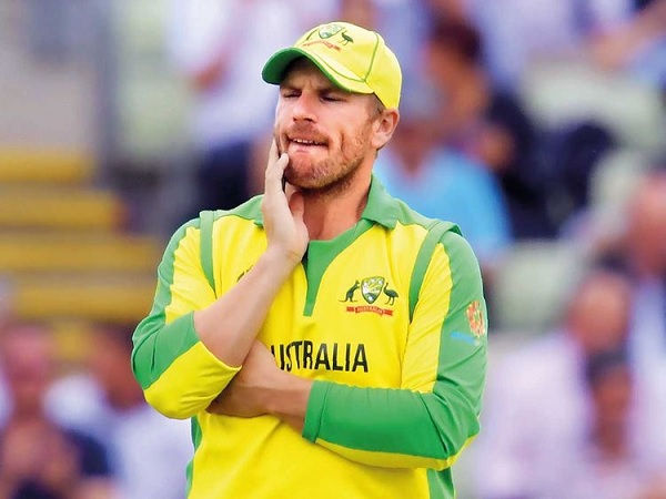 अंपायर ने कहा- आप अपने दम पर हो अब