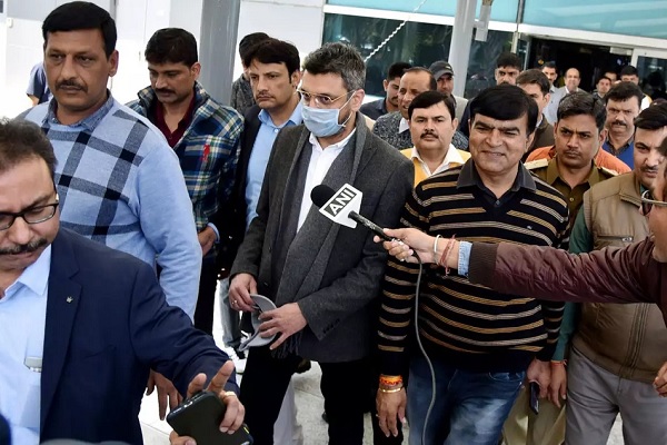 विदेशों में फैले हैं दांडीवाल के तार-