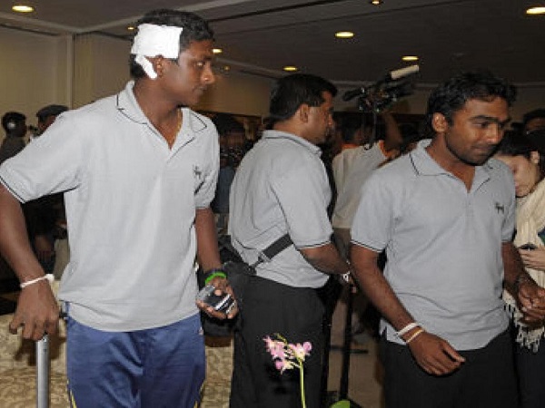 गोलियां चलती रहीं पर बस नहीं रूकी