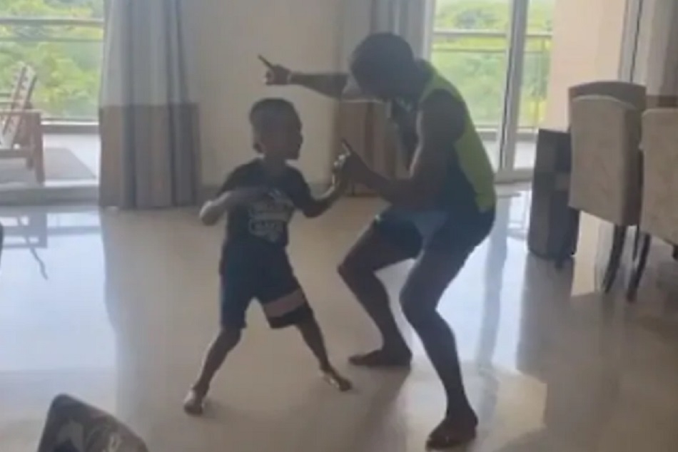 VIDEO : आयशा को मनाने के लिए धवन ने लिया बेटे का सपोर्ट, पंजाबी गाने पर किया डांस