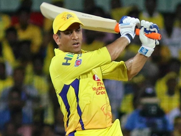 धोनी को चुना कप्तान