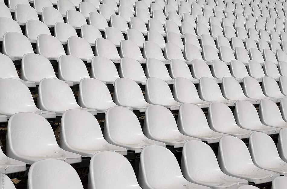 आयरलैंड के लिए मुसीबत बनी खाली स्टेडियम की सीटें, फील्डरों को नहीं दिख रही सफेद गेंद