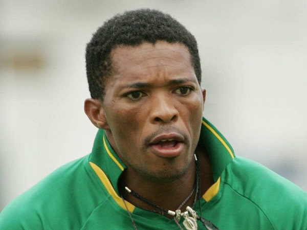 बस ड्राइवर को देते थे बैग