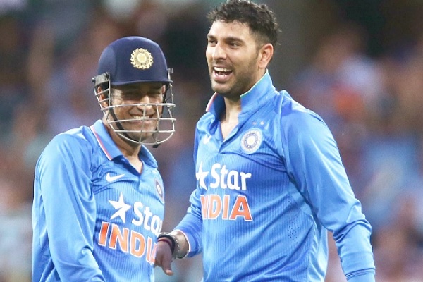 'धोनी ने असली तस्वीर दिखाई'