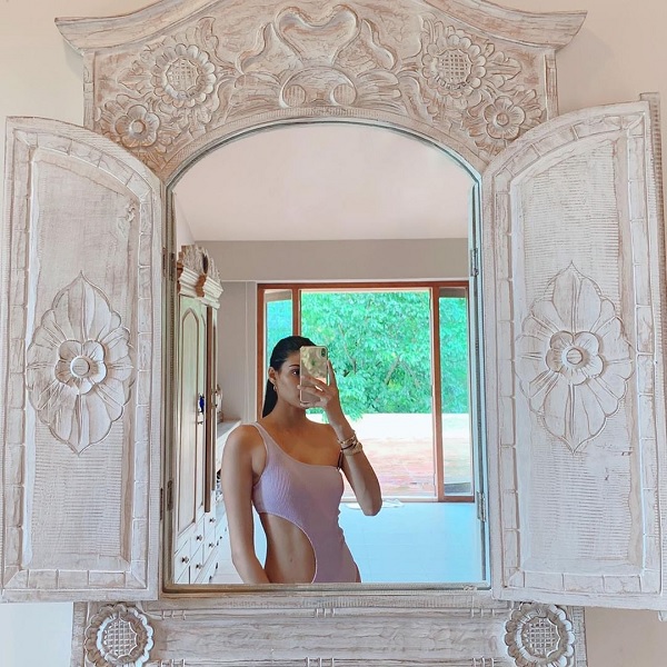 अथिया ने इंस्टाग्राम पर अपनी बोल्ड फोटो शेयर की-