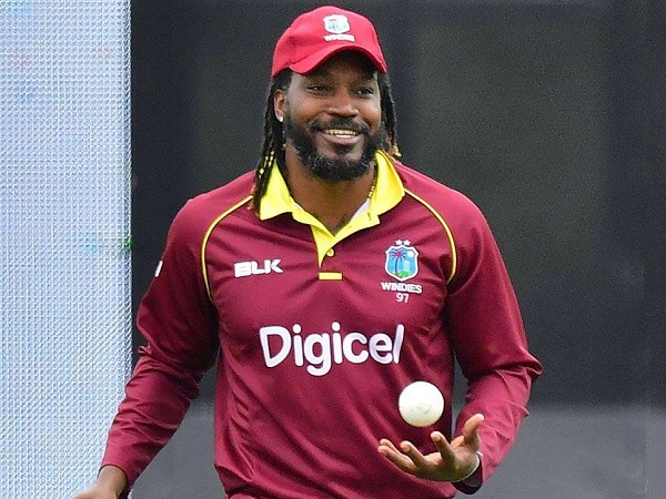 सबसे तेज शतक भी ठोका 