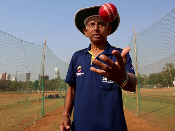 3. पद्माकर शिवलकर