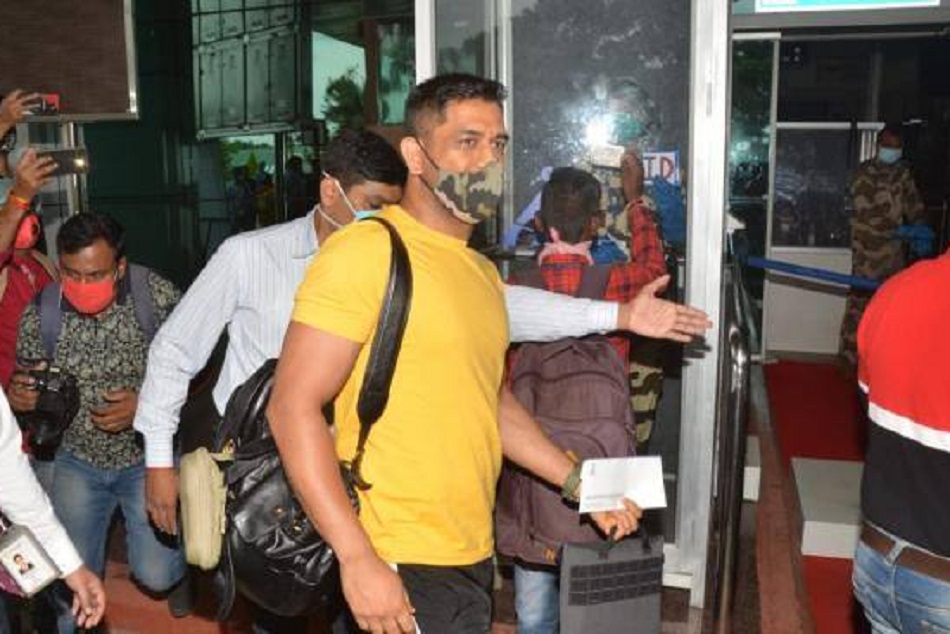 IPL 2020 : चार्टर्ड प्लेन से चेन्नई के लिए रवाना हुए धोनी, तस्वीरें आईं सामने