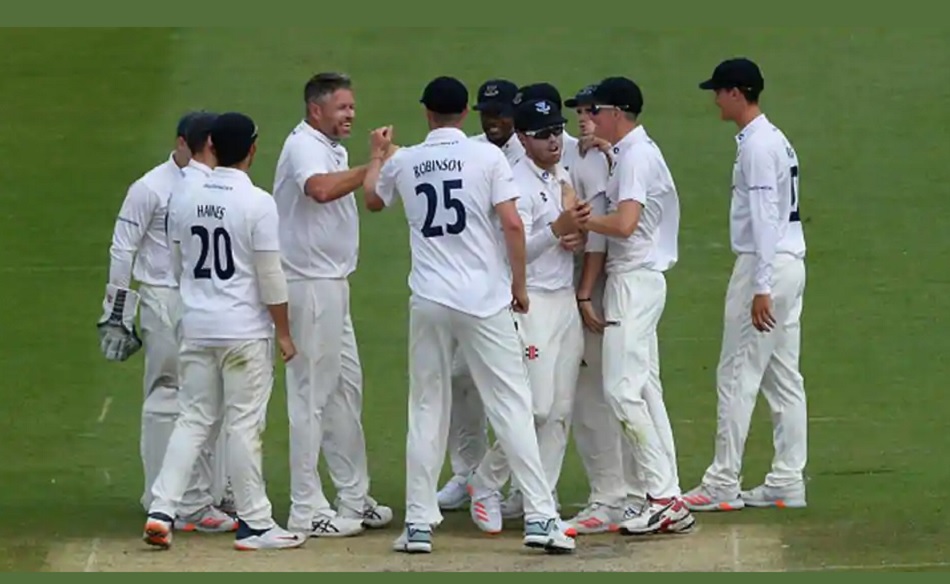 गेंद पर हैंड सैनिटाइजर लगाने के बाद क्रिकेट से सस्पेंड हुआ ऑस्ट्रेलियाई तेज गेंदबाज