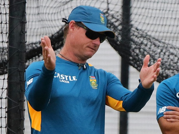 अब हैं अफगानिस्तान के मुख्य कोच