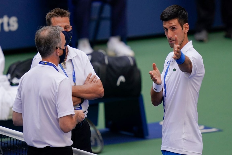 लाइन जज को गेंद मारना पड़ा महंगा, US ओपन से बाहर हुए नोवाक जोकोविच