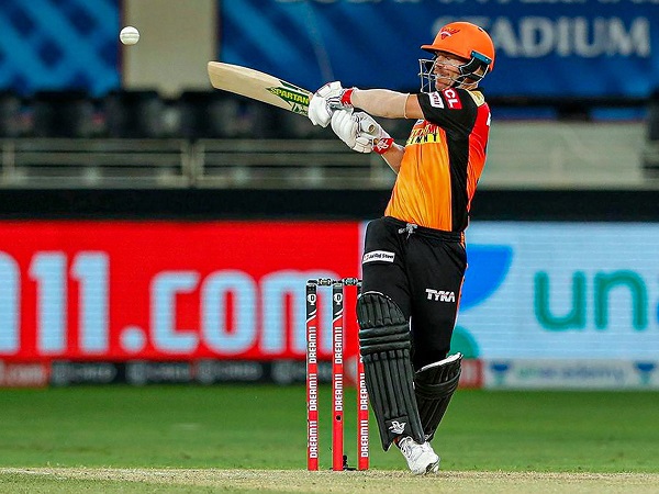 2 विकेट पर बनाए 220 रन 