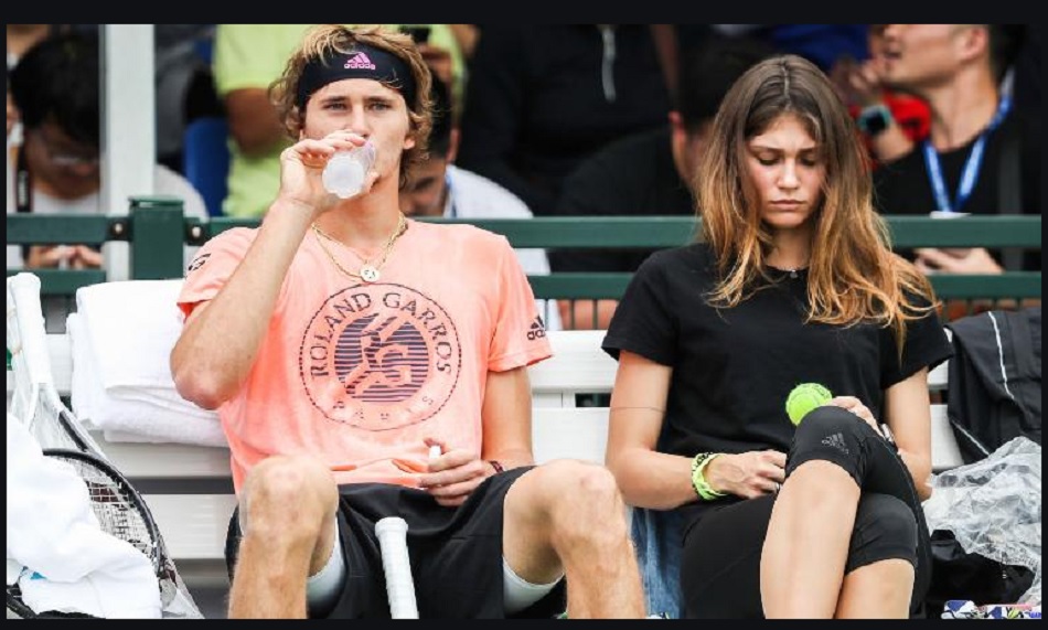 'मेरा दम घोंटने की कोशिश की'- टेनिस स्टार अलेक्जेंडर ज्वेरेव की पूर्व प्रेमिका ने लगाया उन पर आरोप