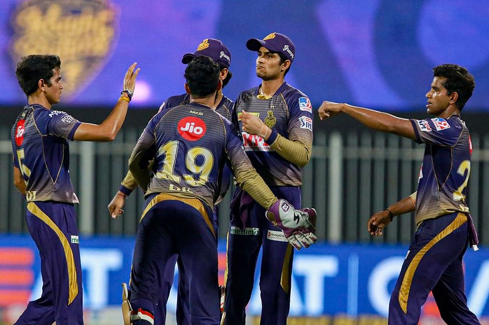 आकाश चोपड़ा ने कार्तिक को IPL में कप्तानी से हटने के तरीके पर उठाये सवाल, जानें क्या बोले