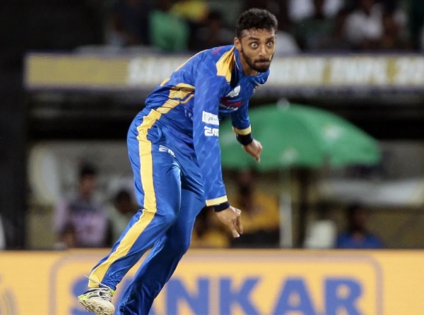 वरुण चक्रवर्ती के हाव-भाव हुए वायरल