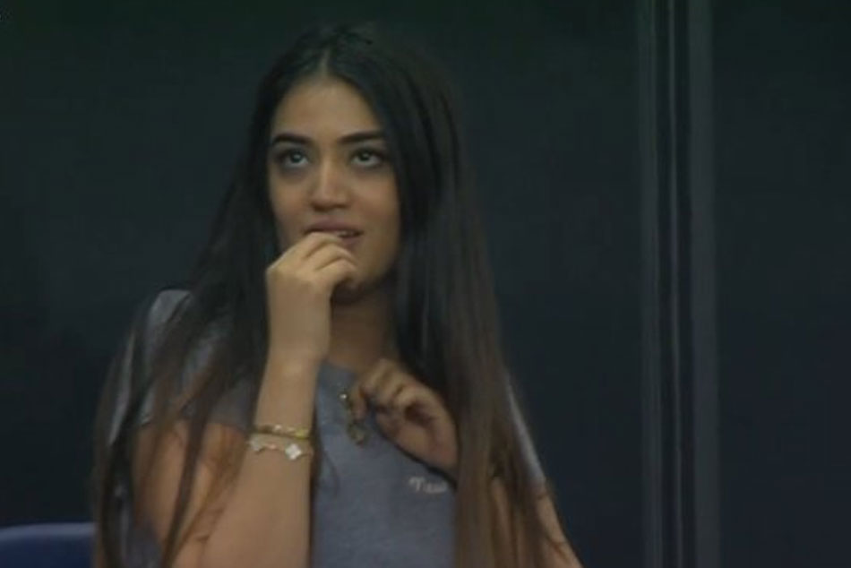 MI vs KXIP: रोमांचक मैच में कुछ ही सेंकेड की फुटेज से सुर्खियां बटोर ले गई ये मिस्ट्री गर्ल