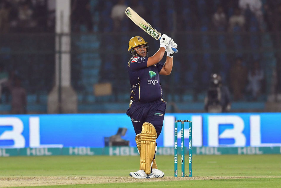 T20: शादाब खान ने आजम की छाती पर मारा मुक्का, फिर जड़ दिये 8 छक्के, ठोंके 88 रन