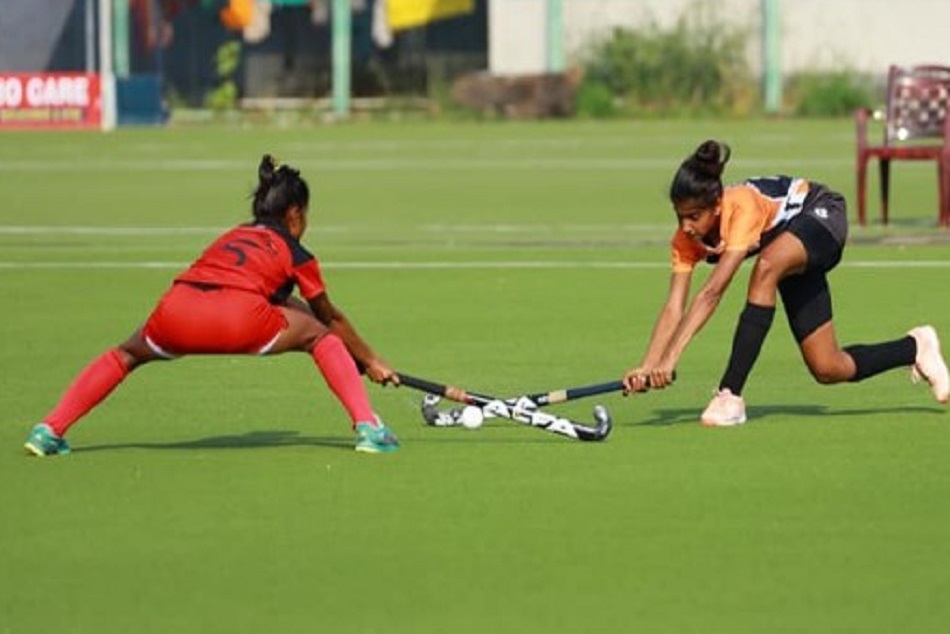 लंबे समय के बाद महाराष्ट्र में हॉकी खिलाड़ियों ने प्रशिक्षण शुरू किया