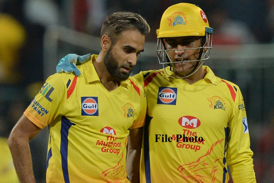 प्लेइंग XI से बाहर होकर वॉटर बॉय बने इमरान ताहिर, कही दिल जीत लेने वाली बात