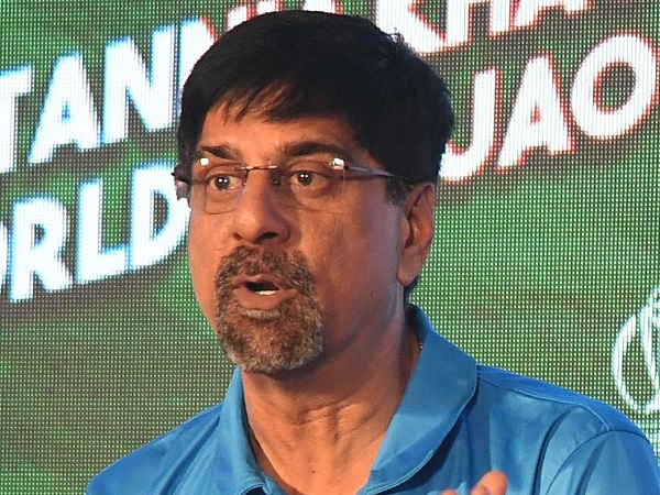 नहीं करते धोनी के बयान को स्वीकार