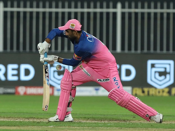 अगली ही गेंद पर जड़ दिया छक्का